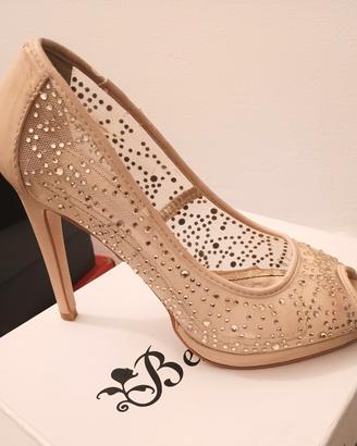 Scarpe, tacchi con strass.