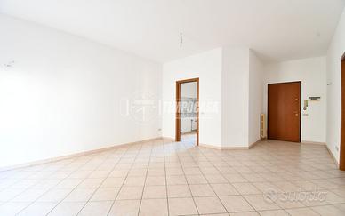 TRILOCALE RISTRUTTURATO CON SOFFITTA !!