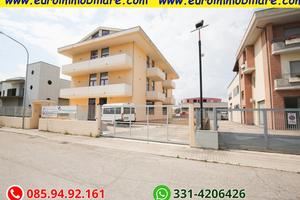 Intero stabile con fotovoltaico