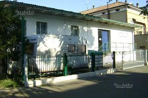 Magazzino 230m zona f.lli Cervi