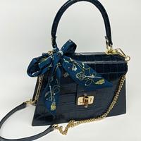 Borsa in pelle blu scuro effetto coccodrillo 