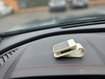 Clip porta occhiali per aletta parasole auto