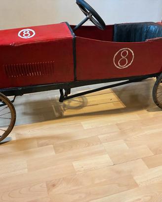 Antica macchinina a pedali anni ’30 