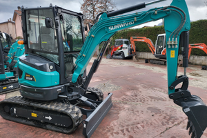 Miniescavatore Sunward Swe25 uf peso 2650.kg