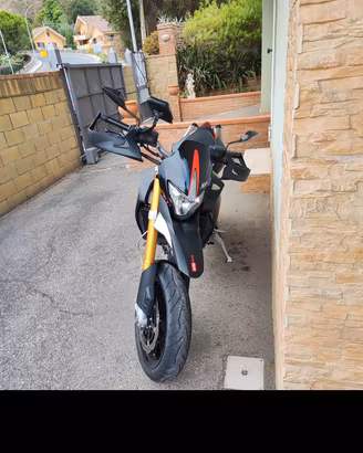 Aprilia Dorsoduro 750 factory con scarichi Arrow 
