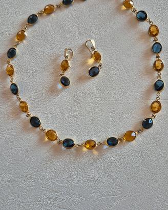 collana e orecchini blu giallo
