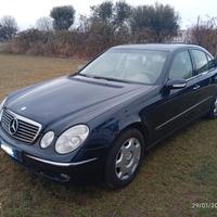Mercedes-Benz E200 KOMPRESSOR AMG Benzina