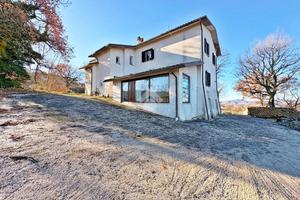 CASA SEMINDIPENDENTE A GUALDO TADINO