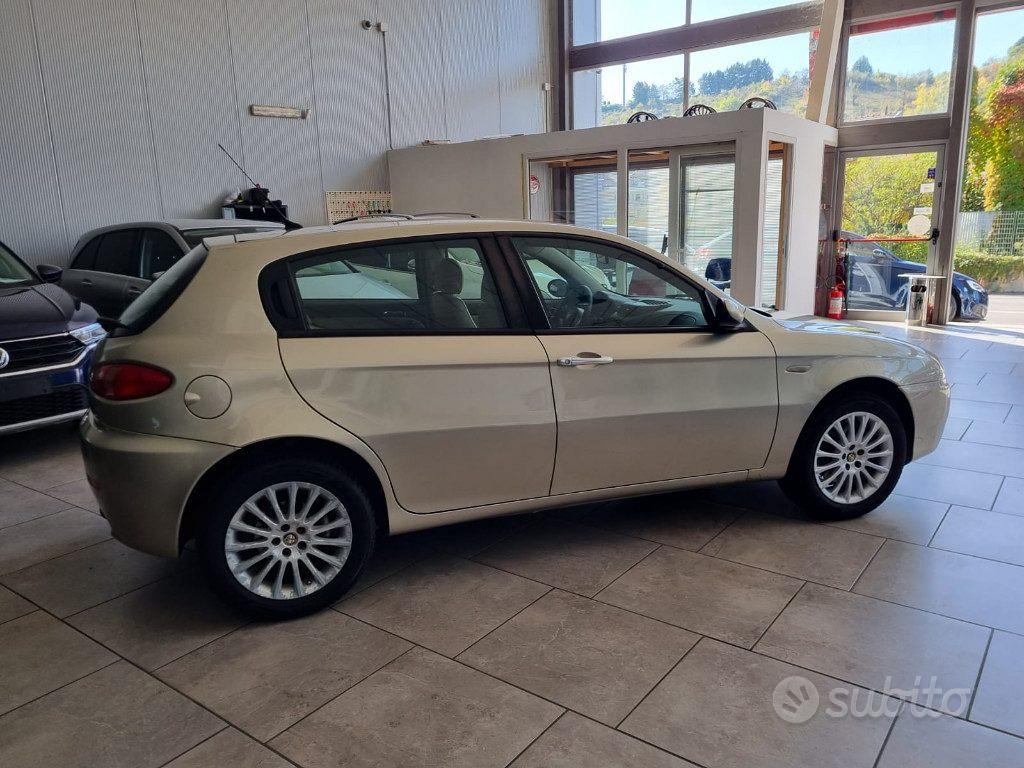 Subito - CARZENTRUM.IT - ALFA ROMEO 147 1.6 16V TS (105) 5 porte Distinct -  Auto In vendita a Potenza