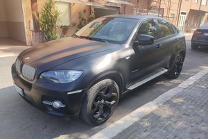 BMW X6 nero opaco