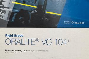 Barra catarifrangente adesiva