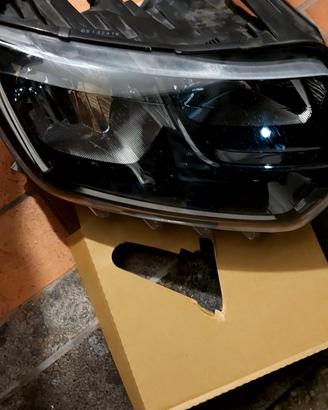 faro anteriore destro dacia Duster 2020 led rotto