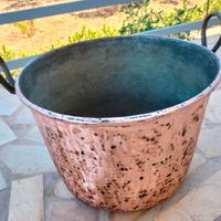 Antica pentola calderone in rame del 900