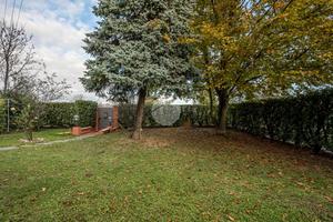 VILLA A SCHIERA D'ANGOLO A FIANO