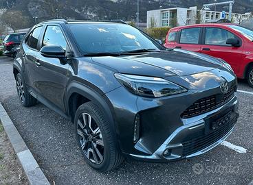 Yaris cross lounge awd-i 130cv 2025