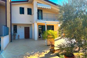 PERUGIA: porz. di Villa Bifamiliare del 2015