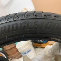 gomme Bridgestone 255x35x19