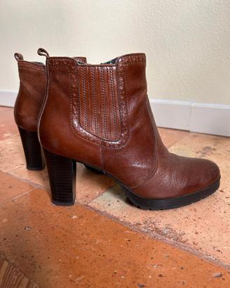 Stivaletti da donna con tacco