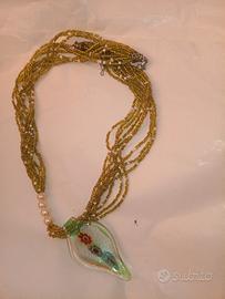 collana con ciondolo verde 