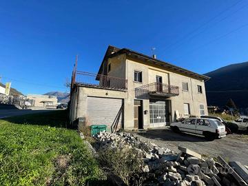 Casa indipendente di 236 m² con 4 locali e box aut