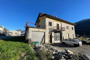 Casa indipendente di 236 m² con 4 locali e box aut