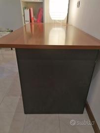 Scrivania effetto noce, laminato
