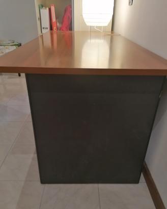Scrivania effetto noce, laminato