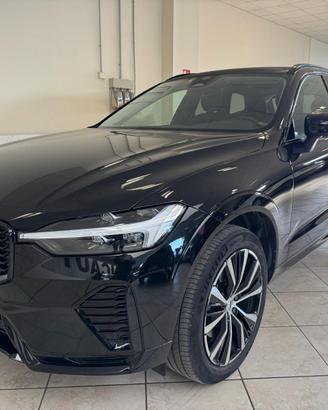 VOLVO XC60 B4 ULTIMATE DARK AWD