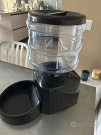 distributore cibo gatti