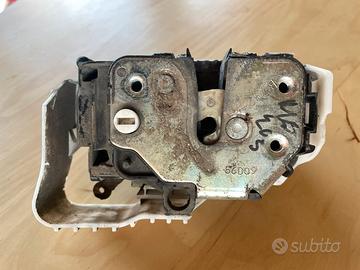 Serratura porta scorrevole posteriore dx Doblo