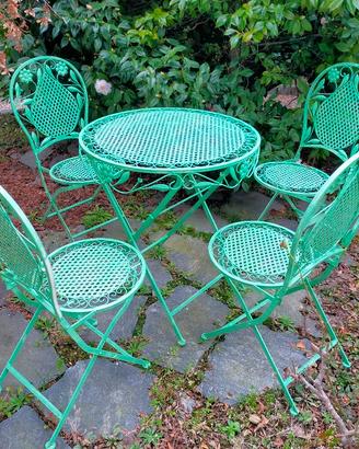 Tavolo e sedie da giardino in ferro battuto