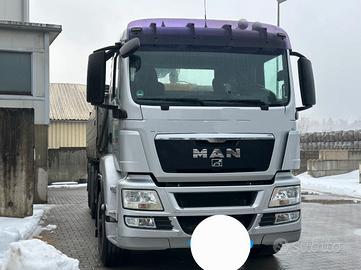 man ribaltabile con la gru