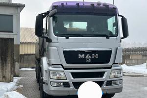 man ribaltabile con la gru