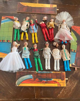 12 MARIONETTE anni '60 in gesso e plastica
