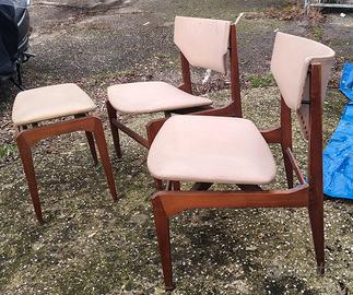 coppia di sedie con un poggiapiedi design nordico 