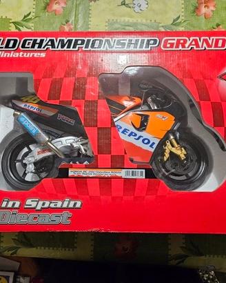 Guiloy Honda RC 211V Valentino Rossi 1:6