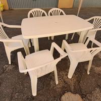 Tavolo in plastica + 6 sedie