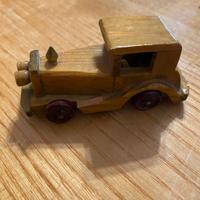 modellino artigianale di auto d'epoca in legno