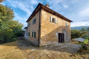 Casa in sasso con vista panoramica
