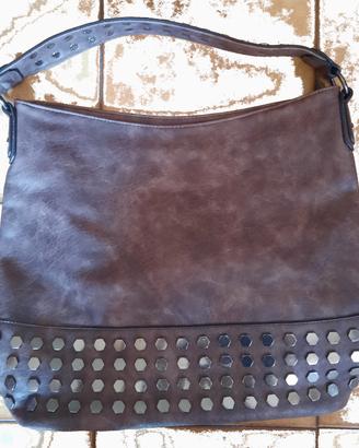Borsa a Sacchetto Marrone con Borchie
