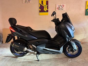 Yamaha X Max 300 con Akrapovic