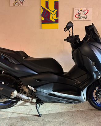 Yamaha X Max 300 con Akrapovic