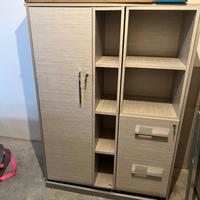 Mobili studio/ufficio ben tenuti e pronti all'uso