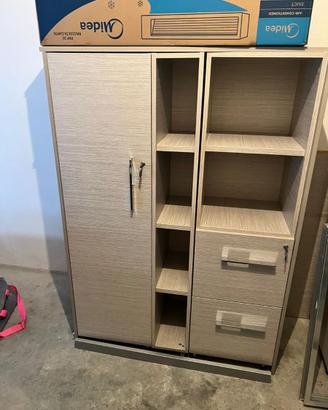 Mobili studio/ufficio ben tenuti e pronti all'uso