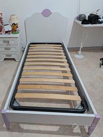 lettino con materasso