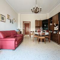 AMPIO TRILOCALE IN STABILE CON ASCENSORE. ZONA CEN