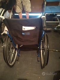 sedia a rotelle pieghevole 
