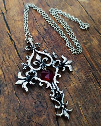 Collana con Croce e Rubino a Cuore Stile Goth Dark