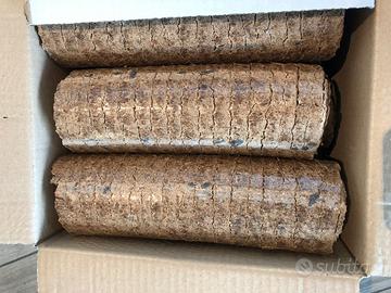 Tronchetti Bricchetti in legno per stufe e camini.