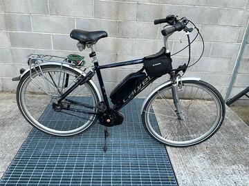 Bici olandese elettrificata da uomo